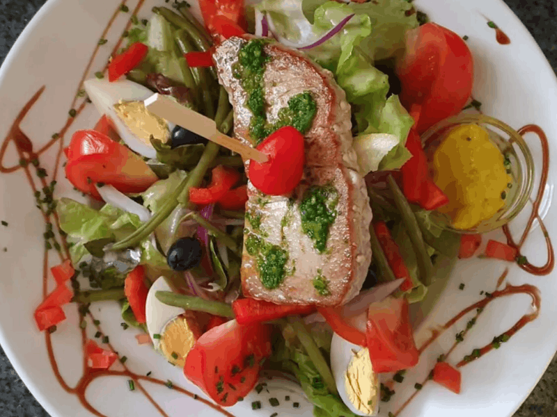 Salade avec du poulet
